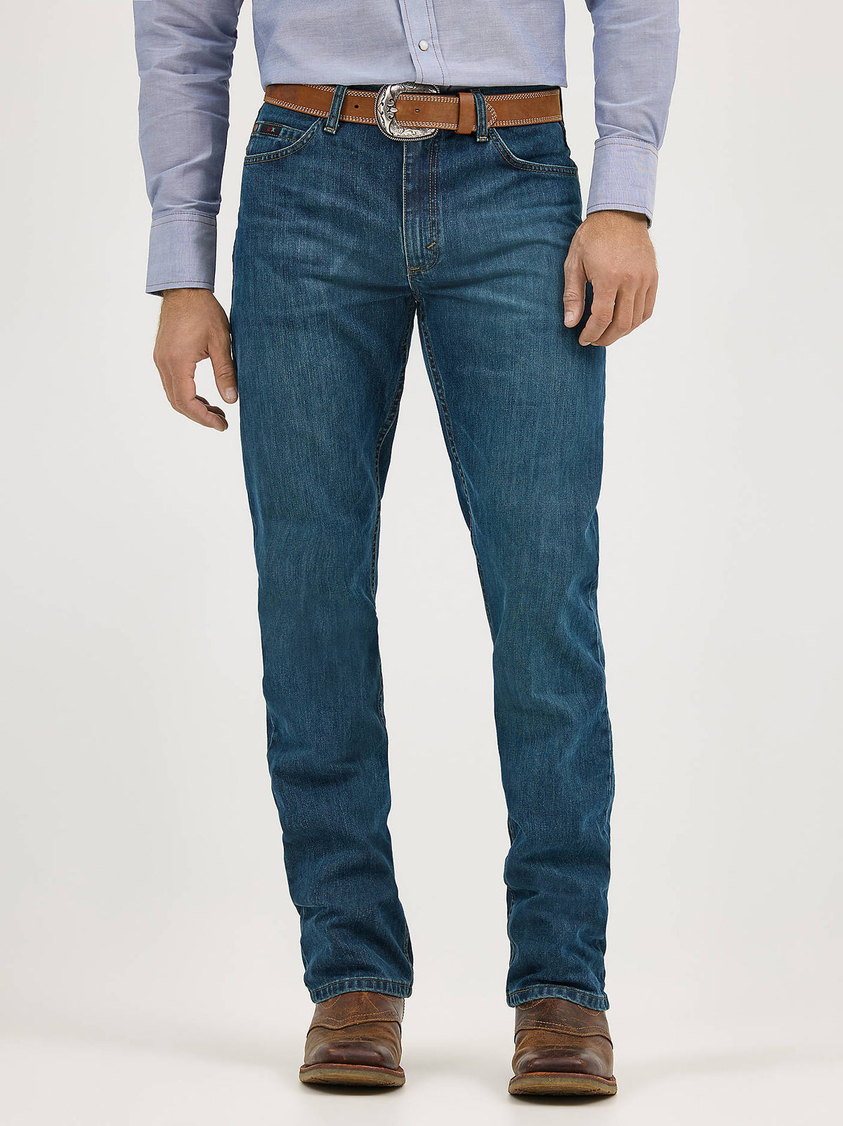 Wrangler Men's 20X No. 01 Relaxed Fit Jeans in River Wash, front detail