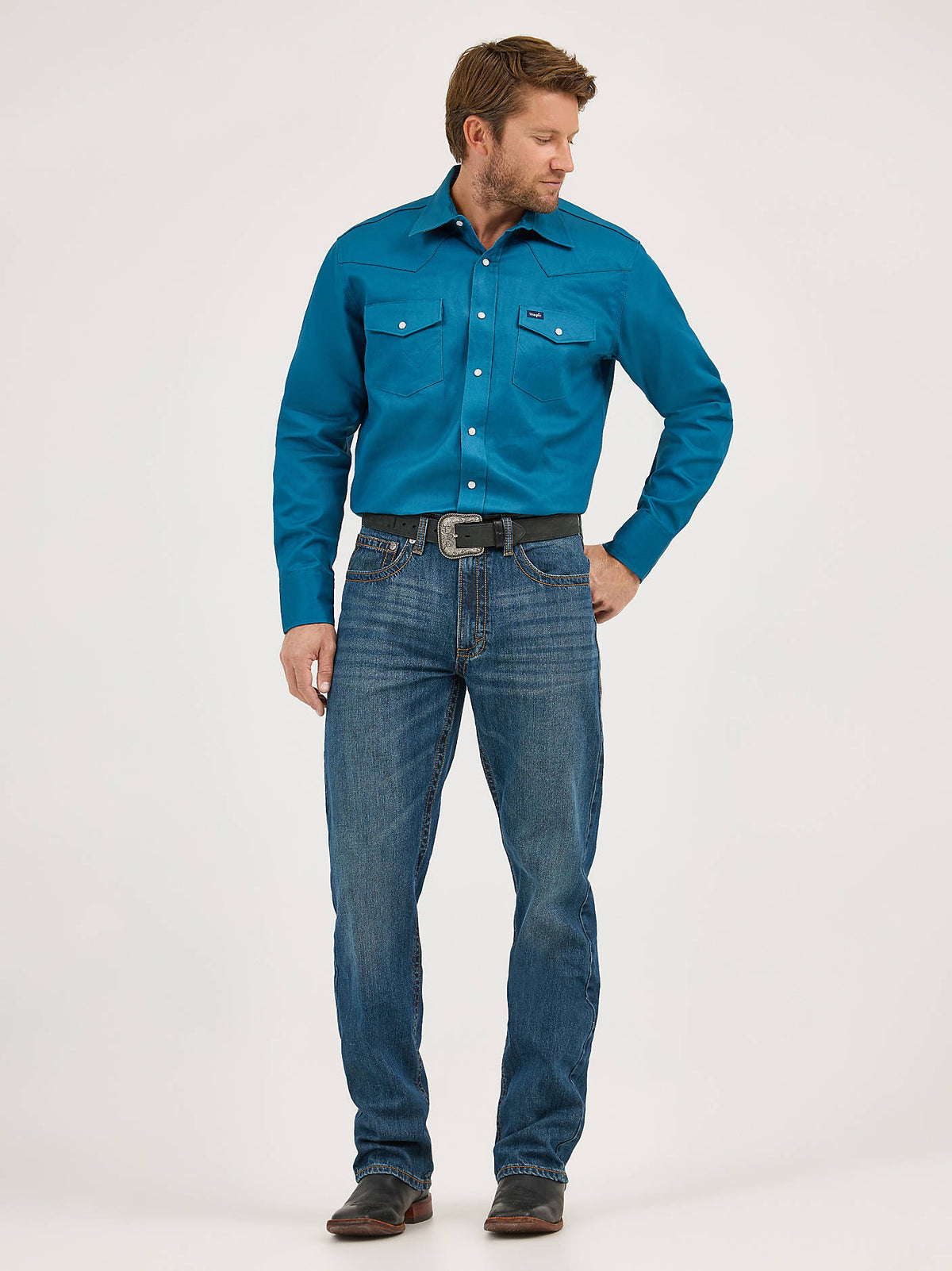 Wrangler Men's 20X No. 33 Extreme Relaxed Jeans in Wells, full-length front view