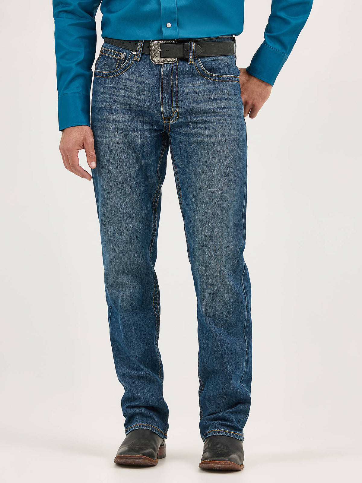 Wrangler Men's 20X No. 33 Extreme Relaxed Jeans in Wells, front detail