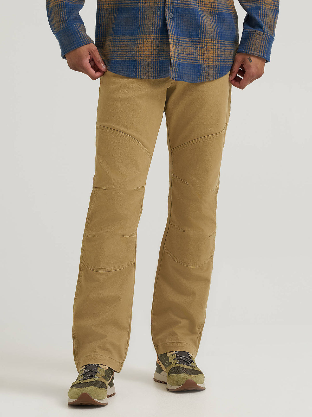 Wrangler Men's ATG Jackson Utility Pants in Kelp, front detail
